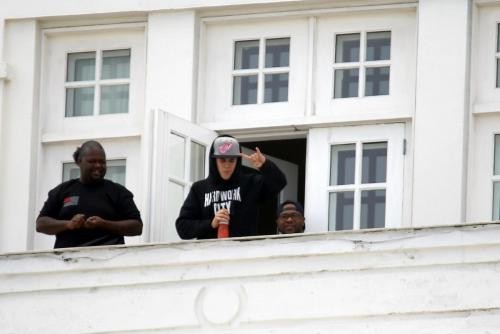 Justin Bieber infastidito dalla presenza dei paparazzi