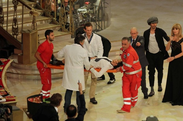 Ballando con le stelle, Anna Oxa incidente in diretta tv [FOTO e VIDEO]