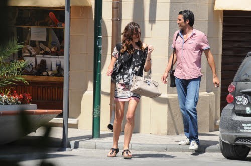 Buffon e la Seredova durante una passeggiata