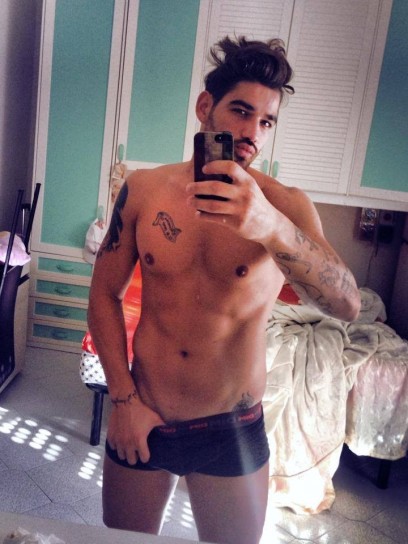 Nando in slip