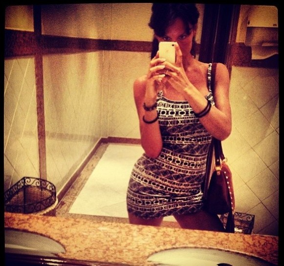 Nicole Minetti in bagno