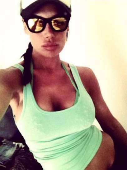 Look casual per la Minetti