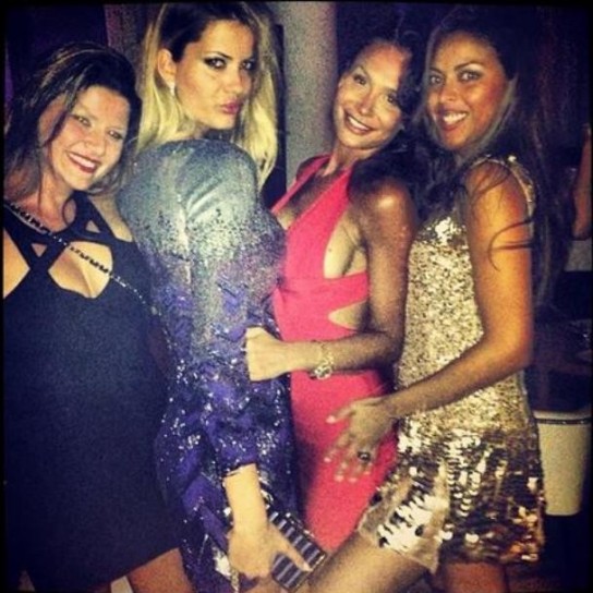 Nicole a un party con le amiche