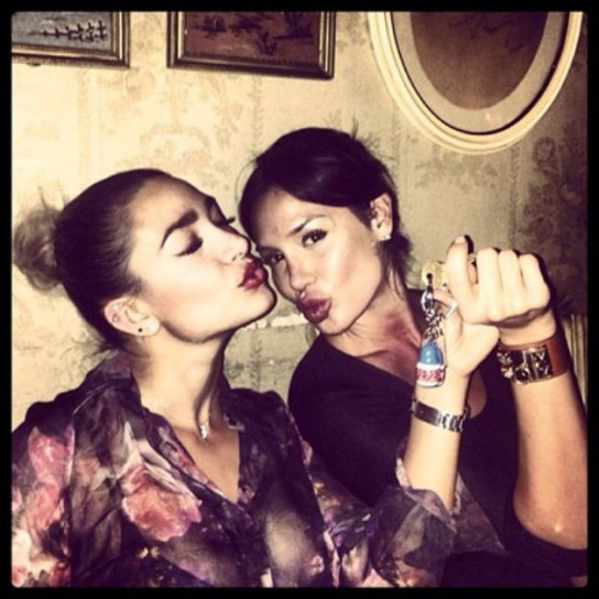 Nicole Minetti con un'amica a cena a New York