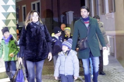 Gigi Buffon e Alena Seredova con i figli a Courmayeur