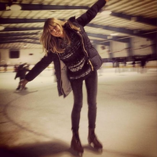 Heidi Klum su una pista di pattinaggio