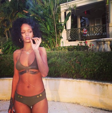 Rihanna alle Barbados con amici