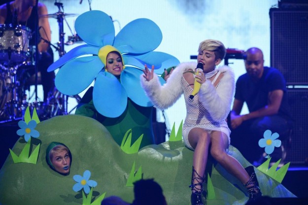 Miley Cyrus canta Wrecking Ball