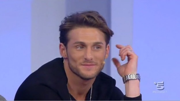 Il modello Tommaso Scala nel salotto tv di Maria