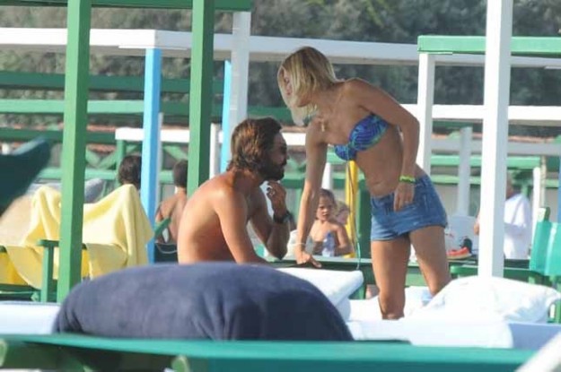 Deborah Roversi e il calciatore al mare
