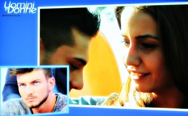 Sguardi complici per Emanuele e Anna