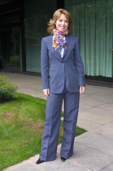 Il look sobrio di Monica Leofreddi