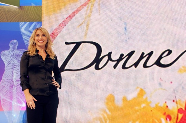 Monica Leofreddi in total black