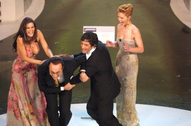 Lo showman scherza con Pippo Baudo 
