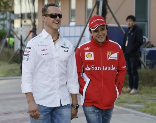 Felipe Massa e Michael Schumacher sorridenti e felici