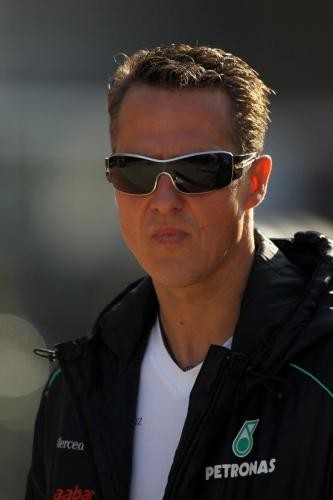 Lo sguardo serio del campione