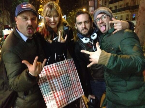 La conduttrice tv con i suoi colleghi