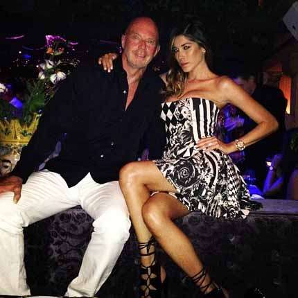 Aida Yespica e Roger Jenkins in posa per i fan