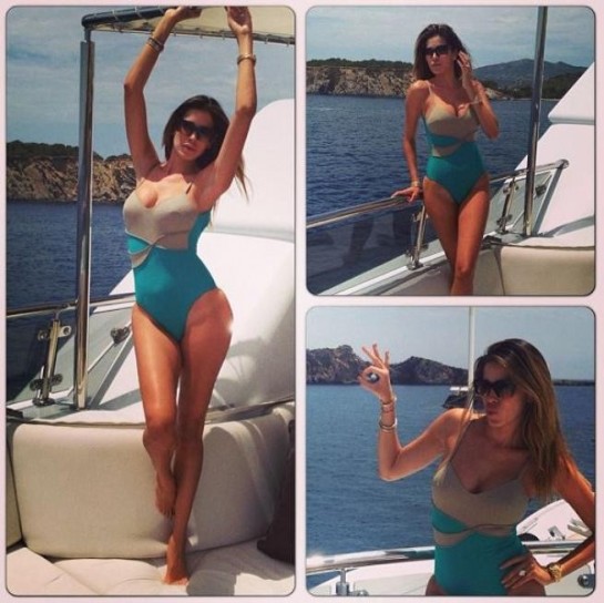 La mamma vip in costume da bagno