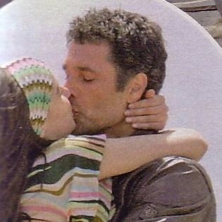 Michela Quattrociocche bacia Raoul Bova