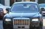 Paris Hilton alla guida di una Rolls Royce