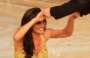 Anna Tatangelo mostra le mutandine a Ballando con te