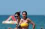 Nicole Minetti in perfetta forma al mare