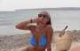 Melita Toniolo ancora in vacanza al mare